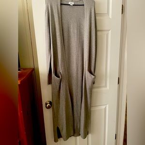 Size tall, long, grey sweater.